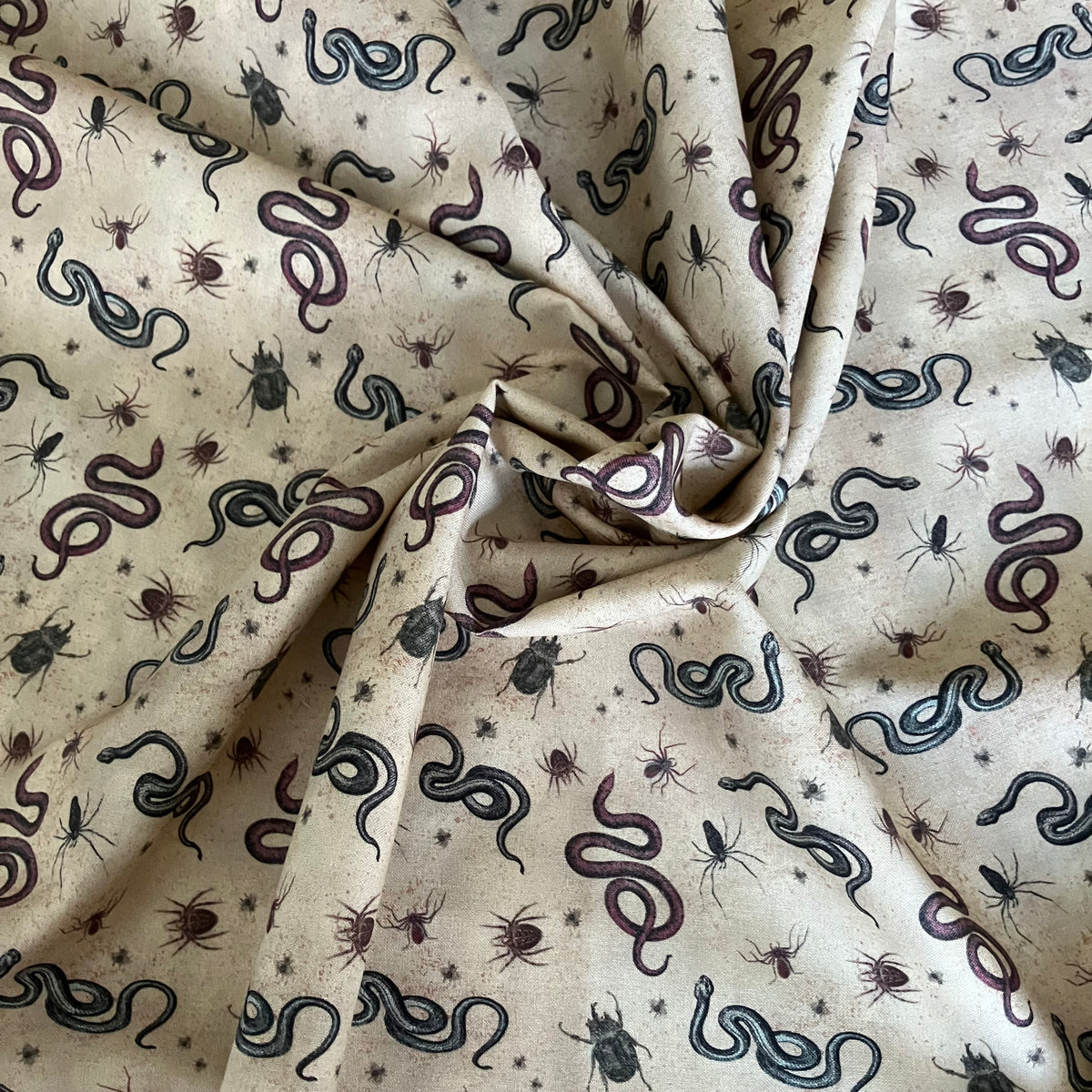 Gothic Halloween - Snakes