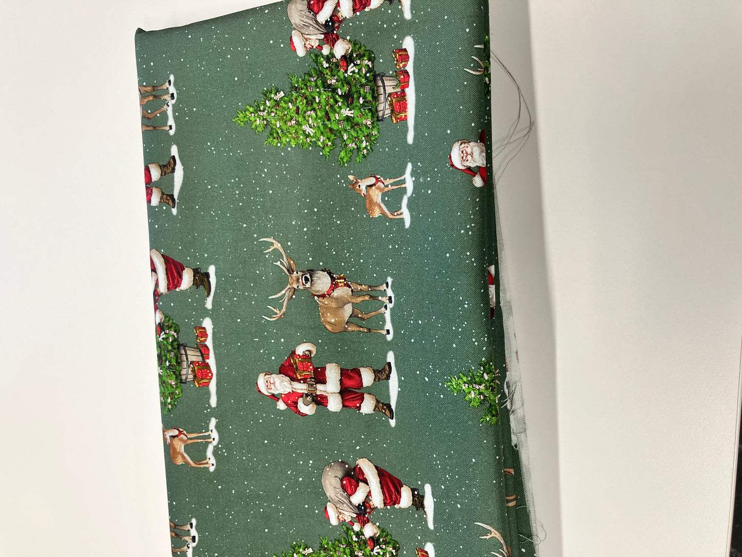 END OF BOLT - 143cm - Classic Christmas - Secret Santa