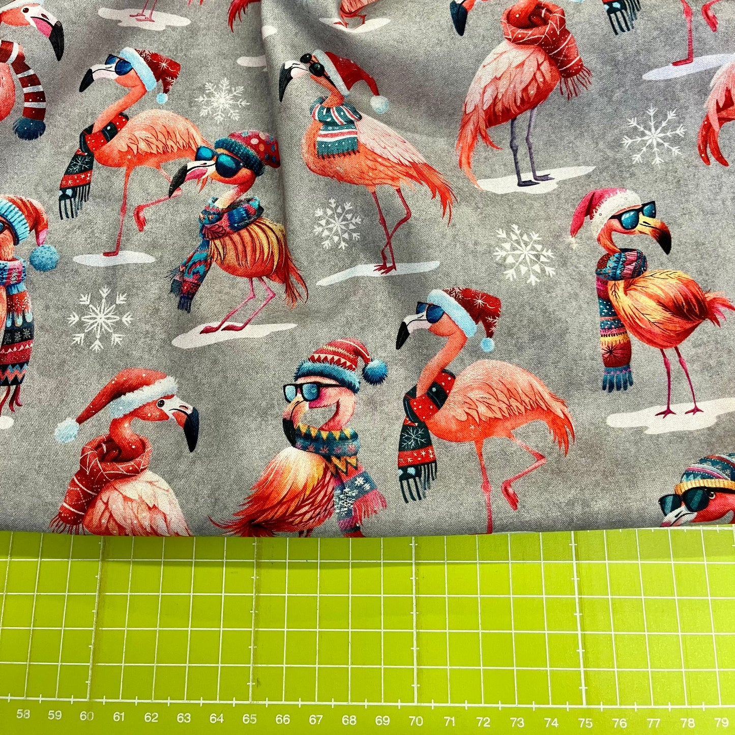 Gotta Have It! - Christmas Flamingos