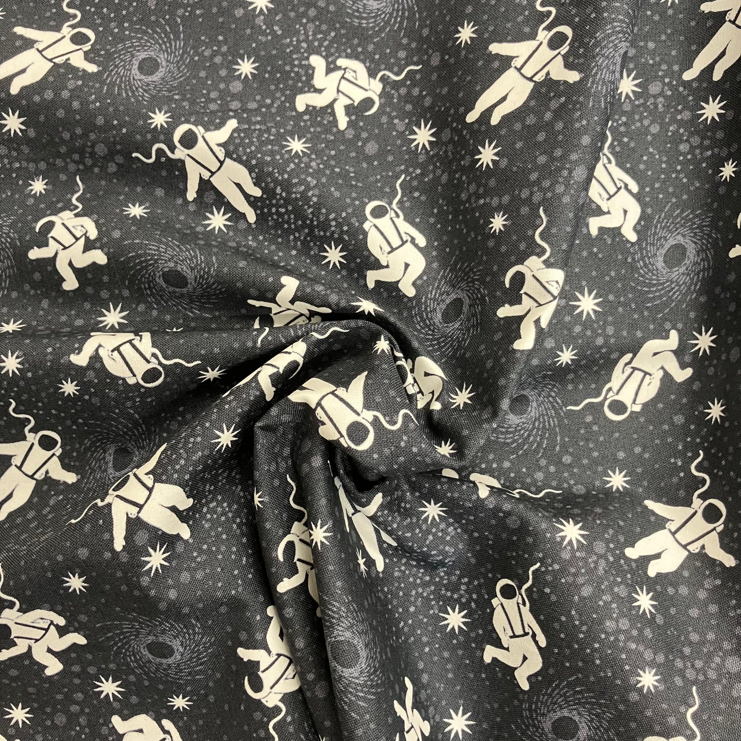 Space Glow - Astronauts on Black - Glow In The Dark